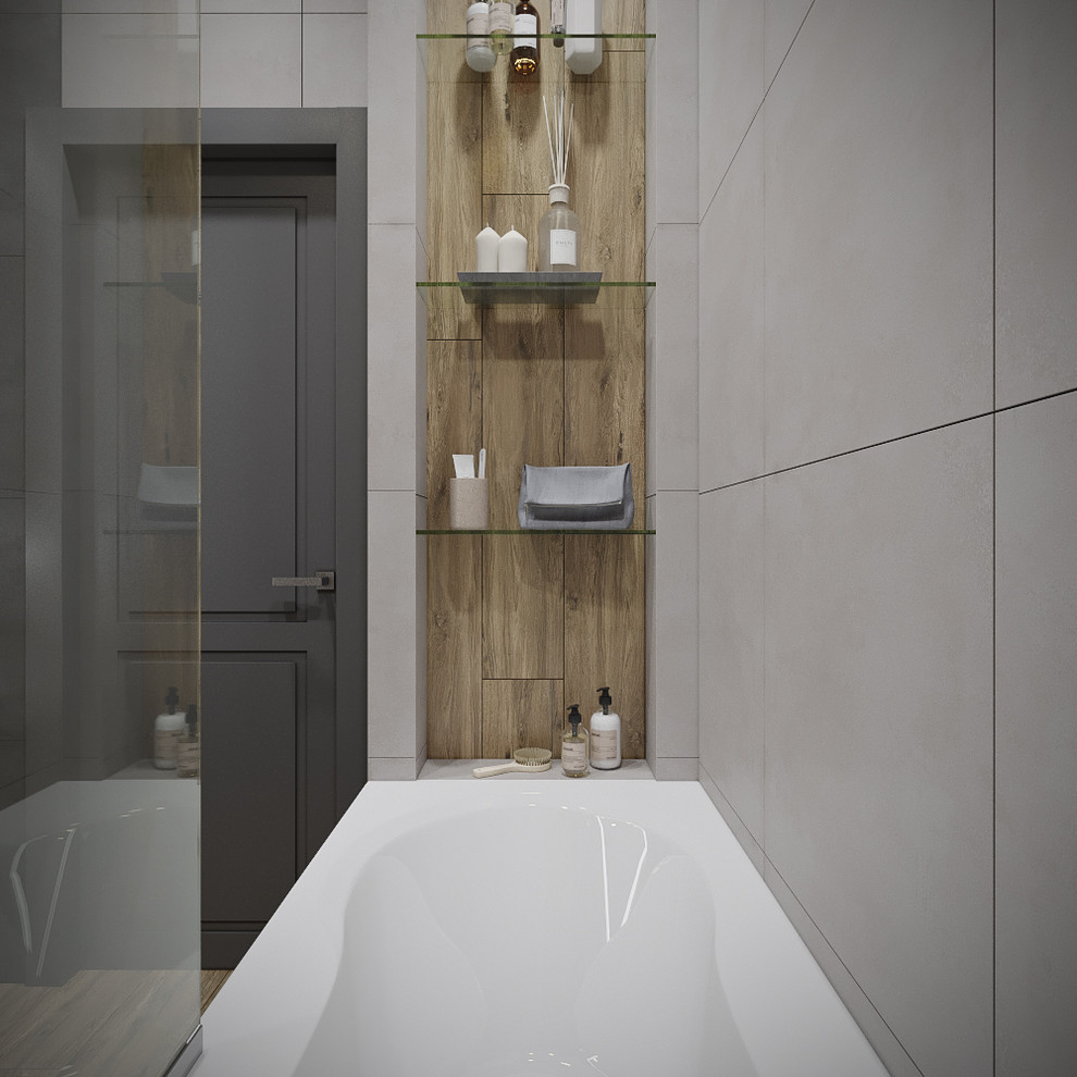 Bild på ett mellanstort funkis grå grått en-suite badrum, med släta luckor, vita skåp, ett undermonterat badkar, beige kakel, porslinskakel, grå väggar, klinkergolv i keramik, ett fristående handfat, bänkskiva i kvarts, brunt golv och dusch med duschdraperi