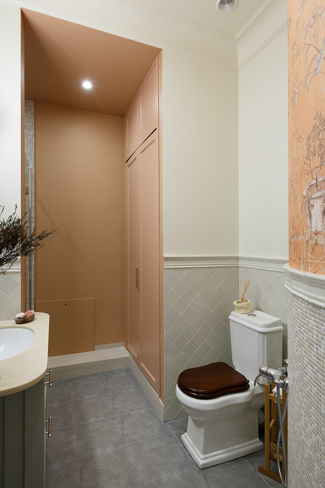 Идея дизайна: ванная комната среднего размера в стиле неоклассика (современная классика)