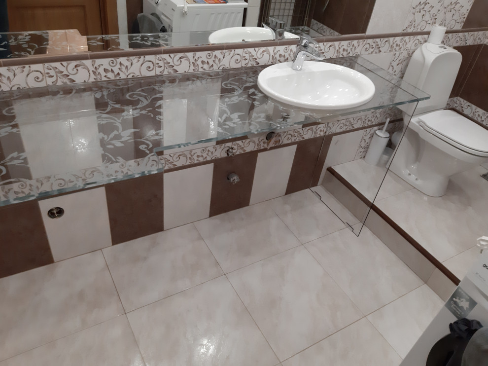 Design ideas for a medium sized classic bathroom in Yekaterinburg with beige tiles, ceramic tiles, beige walls, ceramic flooring, a submerged sink, glass worktops and beige floors.