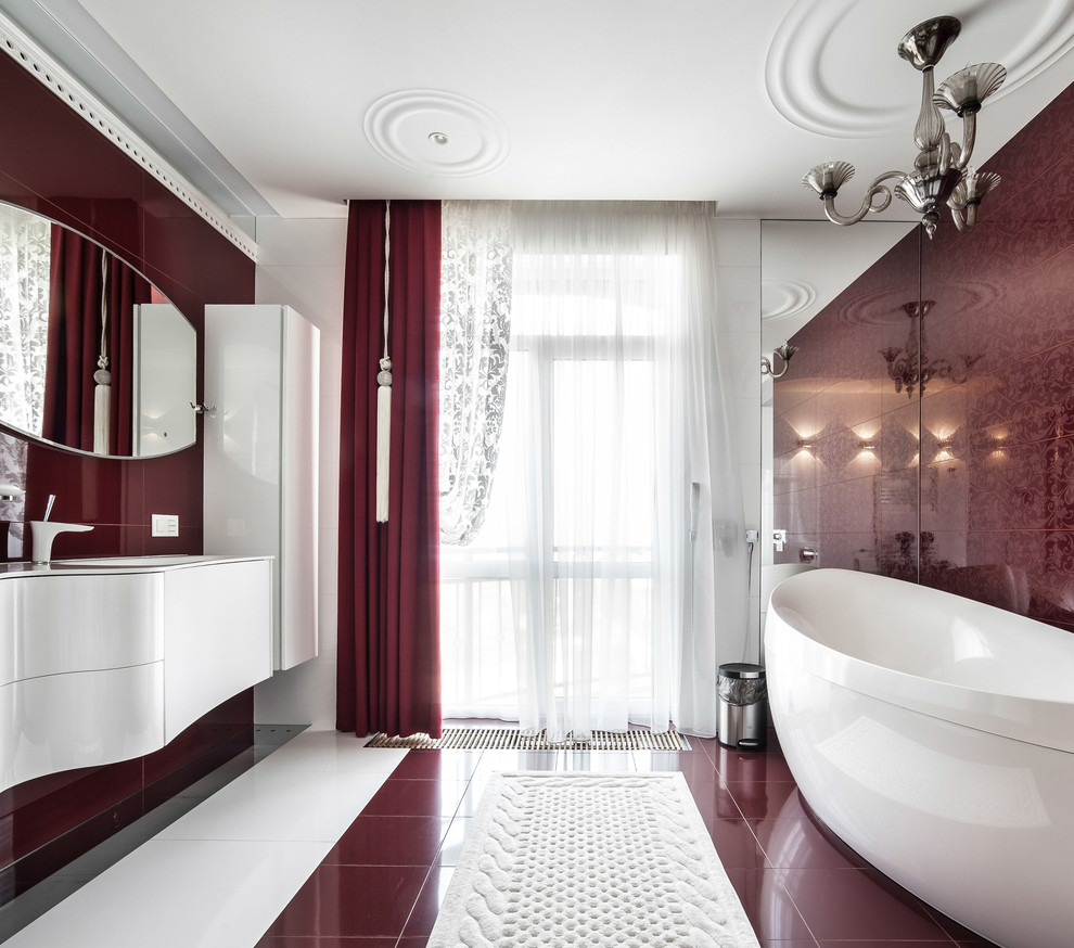 Идея дизайна: главная ванная комната в современном стиле с плоскими фасадами, белыми фасадами, отдельно стоящей ванной, белой плиткой и красной плиткой