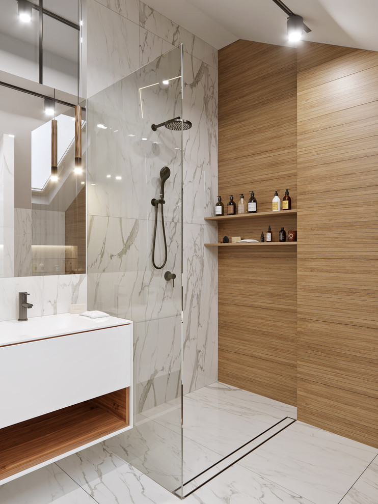 Bild på ett mellanstort lantligt vit vitt badrum med dusch, med släta luckor, vita skåp, ett fristående badkar, en öppen dusch, en vägghängd toalettstol, vit kakel, marmorkakel, vita väggar, marmorgolv, ett väggmonterat handfat, bänkskiva i akrylsten, vitt golv och dusch med duschdraperi