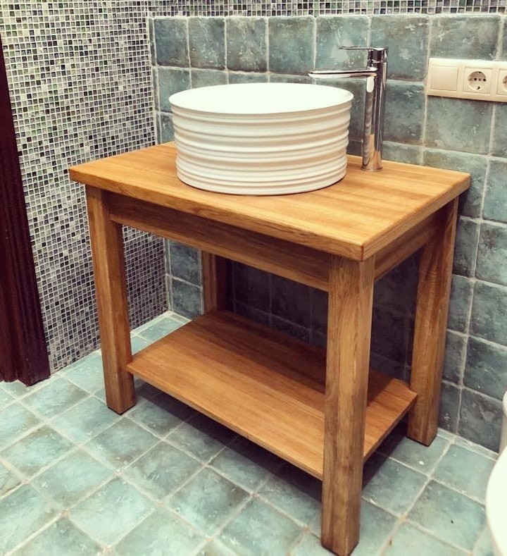 Свежая идея для дизайна: ванная комната с столешницей из дерева - отличное фото интерьера