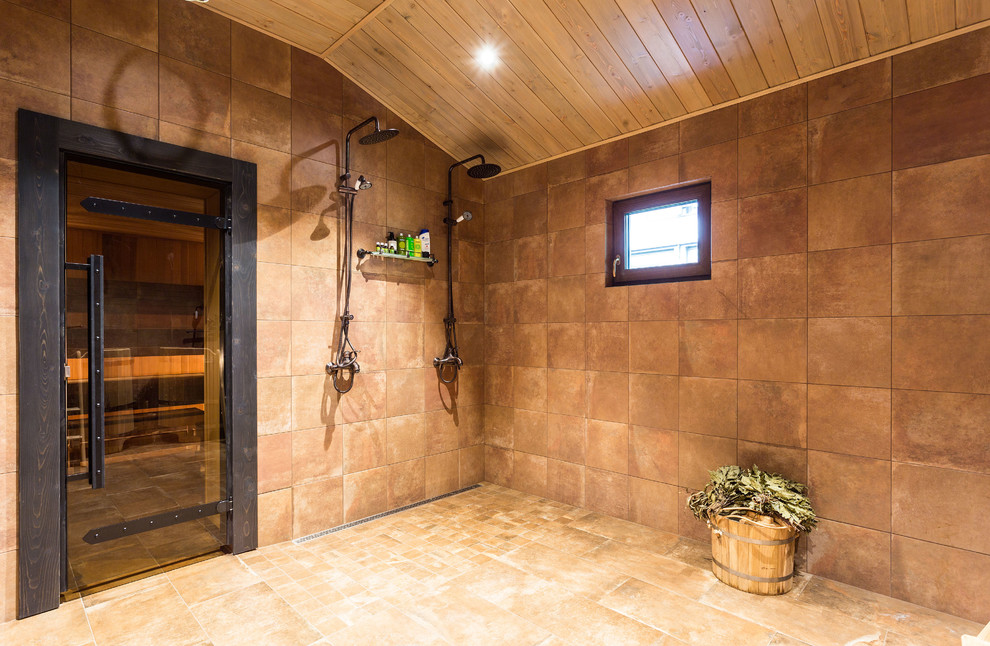 Cette image montre une salle de bain rustique avec une douche double.