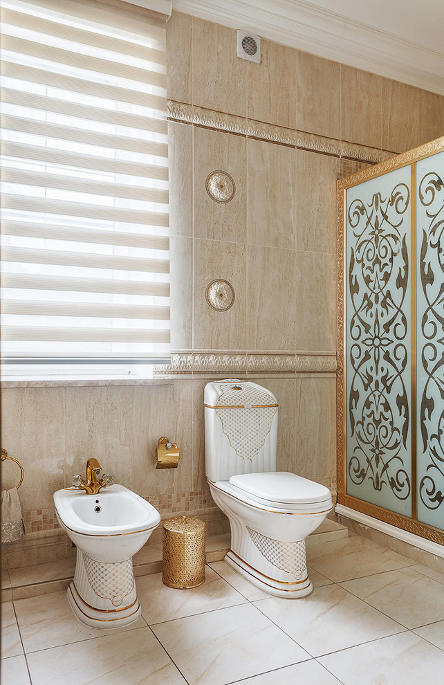 Идея дизайна: ванная комната в классическом стиле с раздельным унитазом