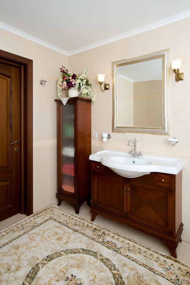 Esempio di una stanza da bagno chic con lavabo integrato