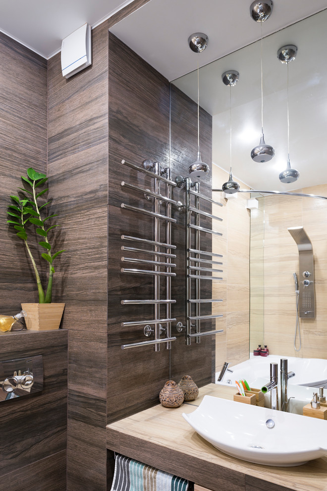 Modernes Badezimmer mit Aufsatzwaschbecken in Moskau