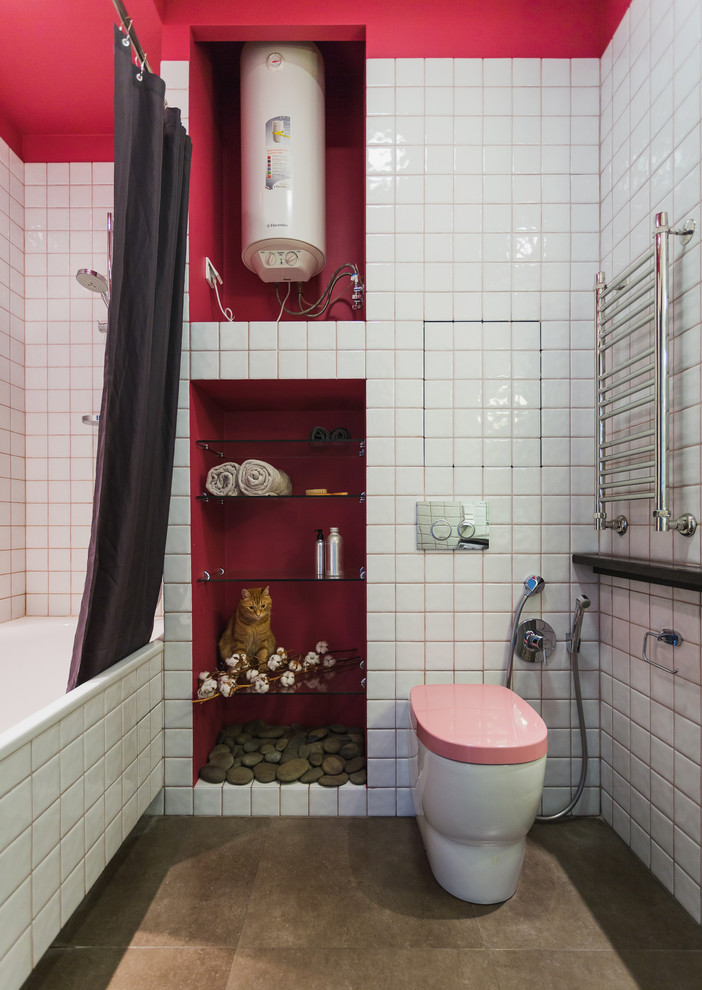 На фото: узкая и длинная ванная комната в современном стиле с