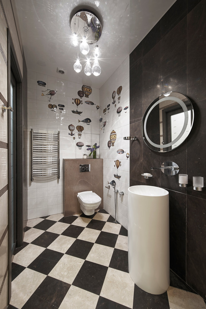 Пример оригинального дизайна: ванная комната в современном стиле с инсталляцией
