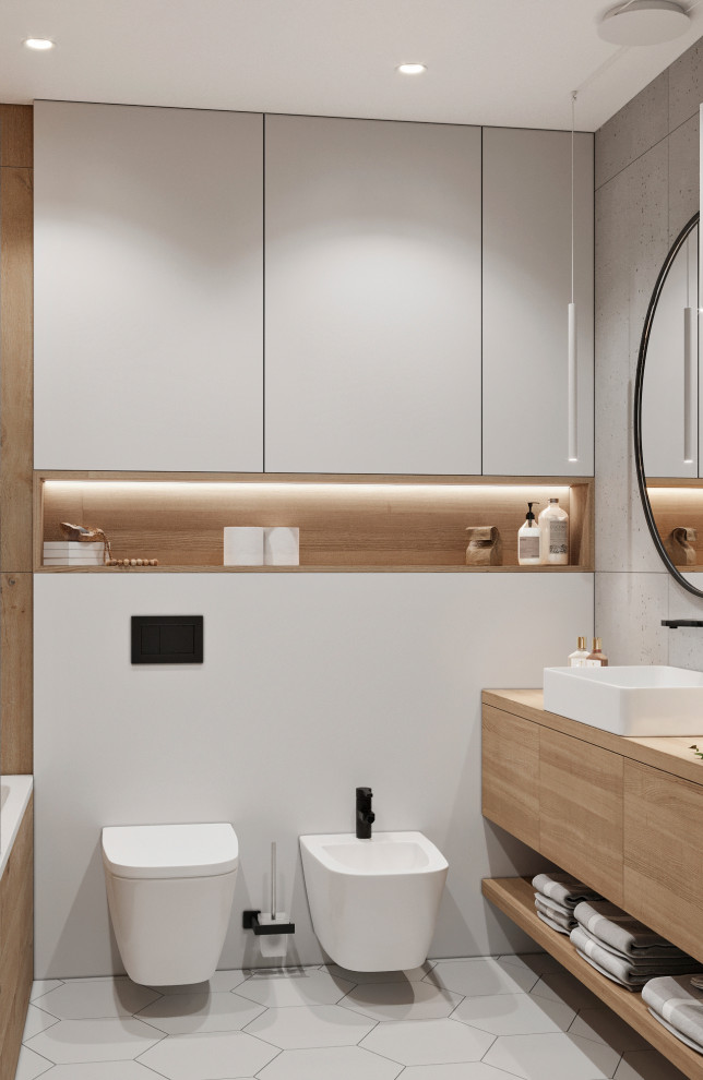Bild på ett mellanstort minimalistiskt beige beige en-suite badrum, med släta luckor, skåp i mellenmörkt trä, ett undermonterat badkar, en vägghängd toalettstol, grå kakel, porslinskakel, grå väggar, klinkergolv i keramik, ett fristående handfat, träbänkskiva, vitt golv och dusch med duschdraperi