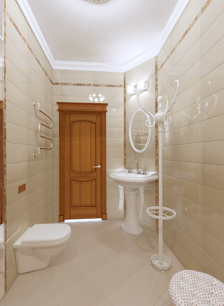 モスクワにあるお手頃価格の中くらいなトラディショナルスタイルのおしゃれなマスターバスルーム (ガラス扉のキャビネット、置き型浴槽、ベージュのタイル、セラミックタイル、ベージュの壁、磁器タイルの床、コンソール型シンク、ベージュの床) の写真