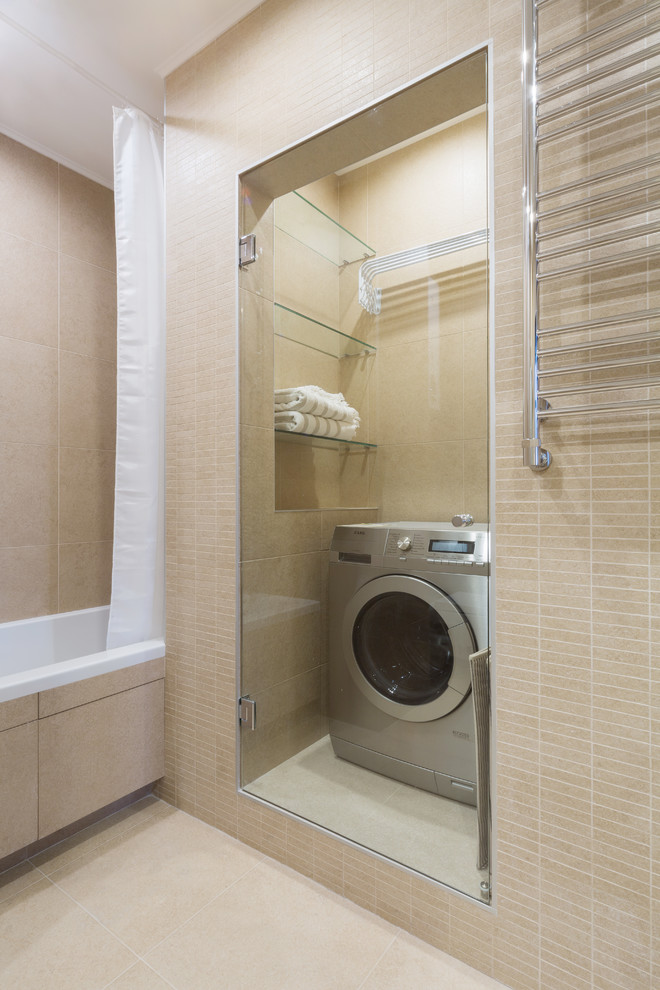 На фото: ванная комната среднего размера со стиральной машиной в современном стиле с