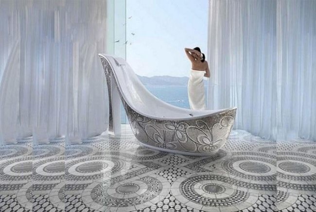 Идея дизайна: ванная комната в современном стиле с гидромассажной ванной, оранжевыми стенами и темным паркетным полом