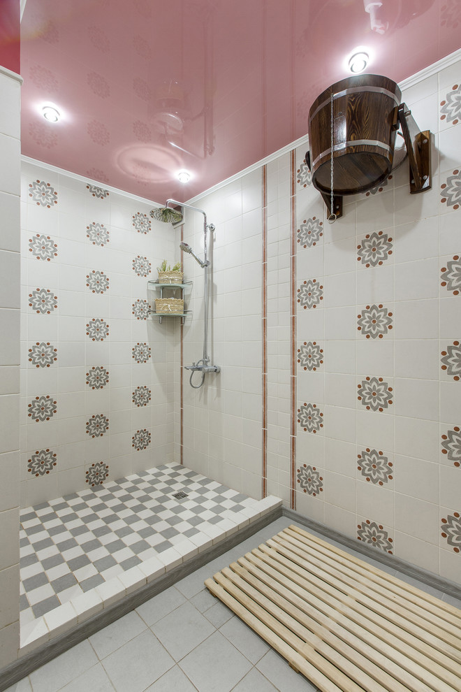 Ispirazione per una piccola stanza da bagno minimal con piastrelle bianche