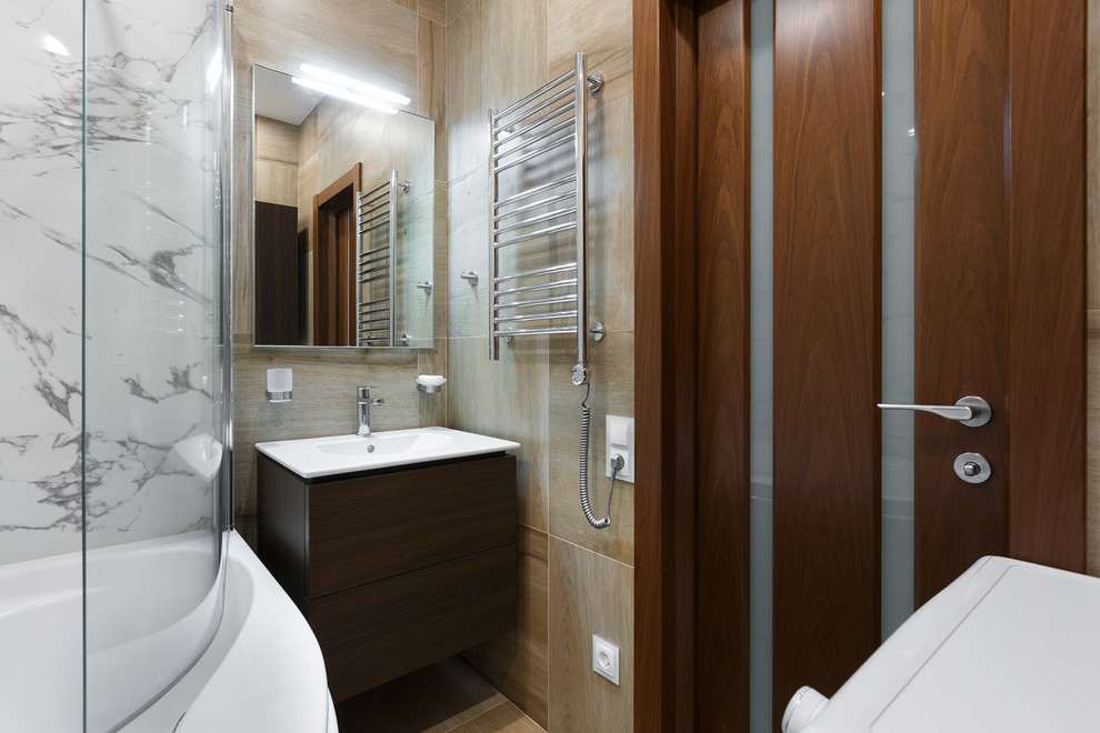 This is an example of a contemporary bathroom in Saint Petersburg.