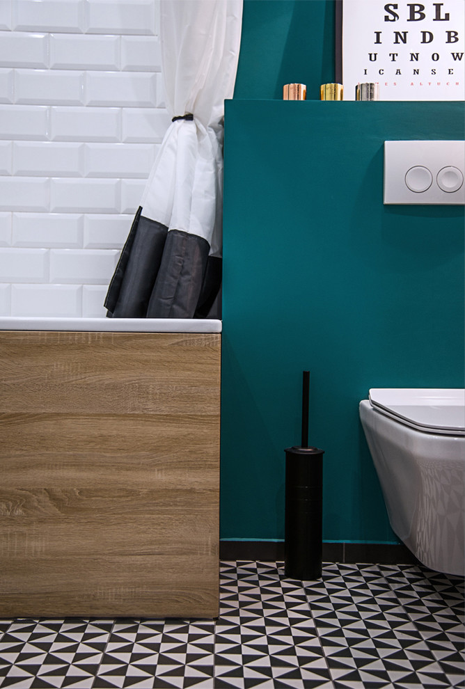 Стильный дизайн: ванная комната в современном стиле с инсталляцией и черно-белой плиткой - последний тренд