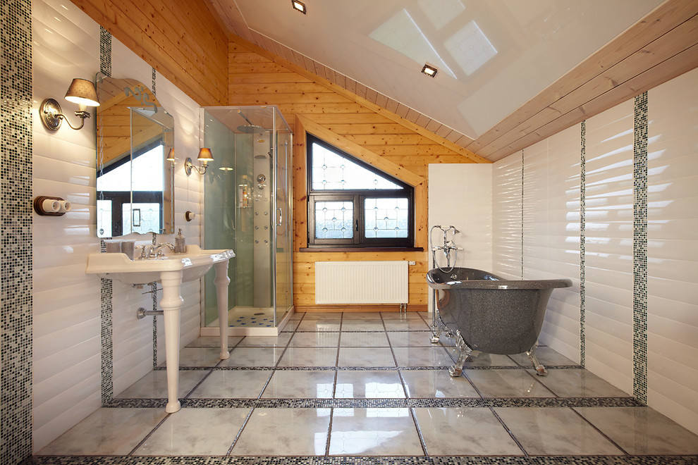 Пример оригинального дизайна: главная ванная комната среднего размера в современном стиле с ванной на ножках, угловым душем, консольной раковиной и серым полом
