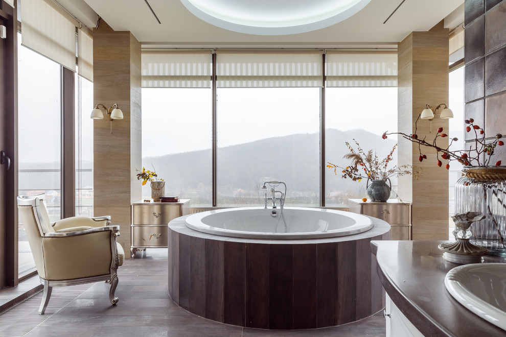 Идея дизайна: ванная комната в стиле неоклассика (современная классика) с белыми фасадами, накладной ванной, бежевыми стенами, накладной раковиной, серым полом и коричневой столешницей