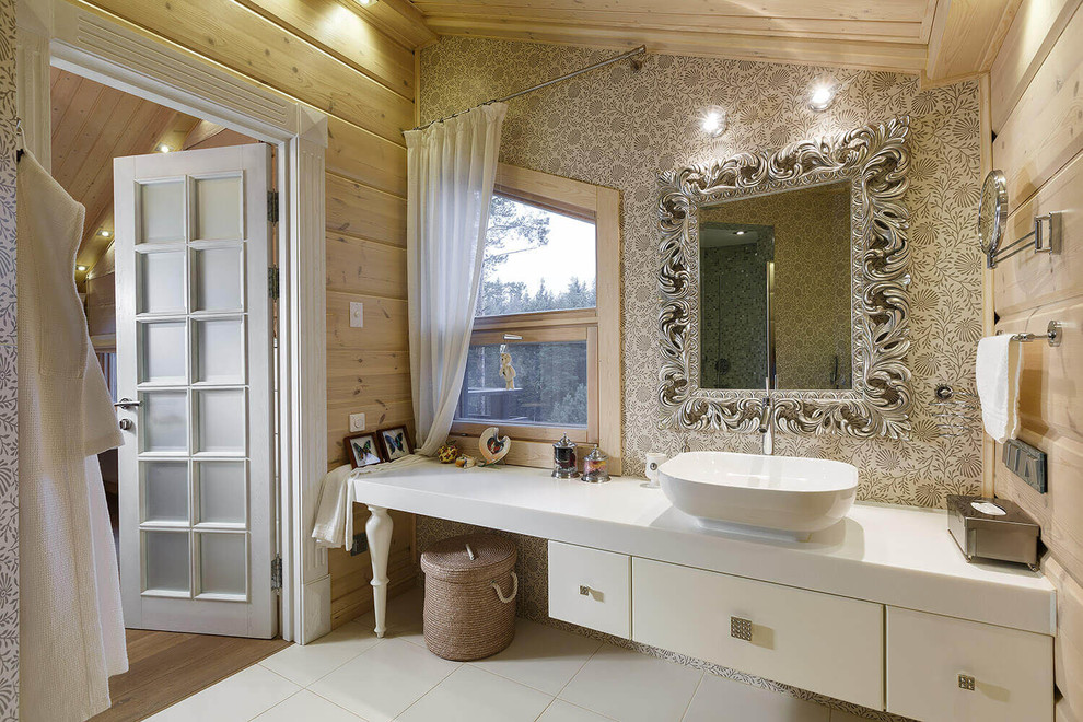 Источник вдохновения для домашнего уюта: ванная комната в стиле рустика с плоскими фасадами, белыми фасадами и настольной раковиной