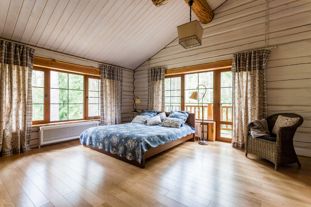 Inspiration for a country bedroom in Saint Petersburg with beige walls.