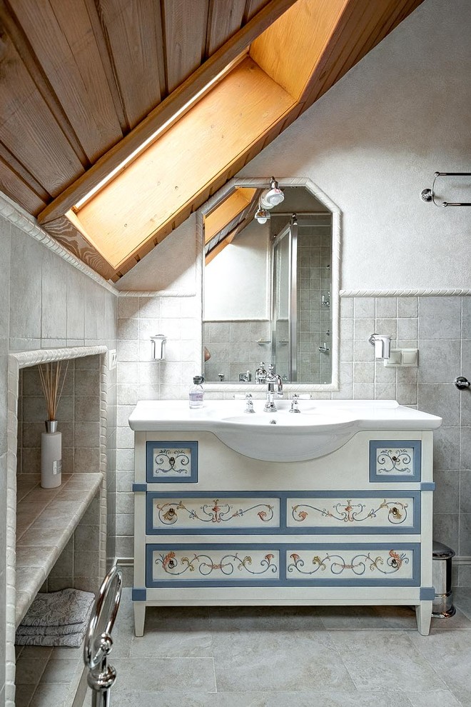 Пример оригинального дизайна: ванная комната в стиле рустика с душевой кабиной