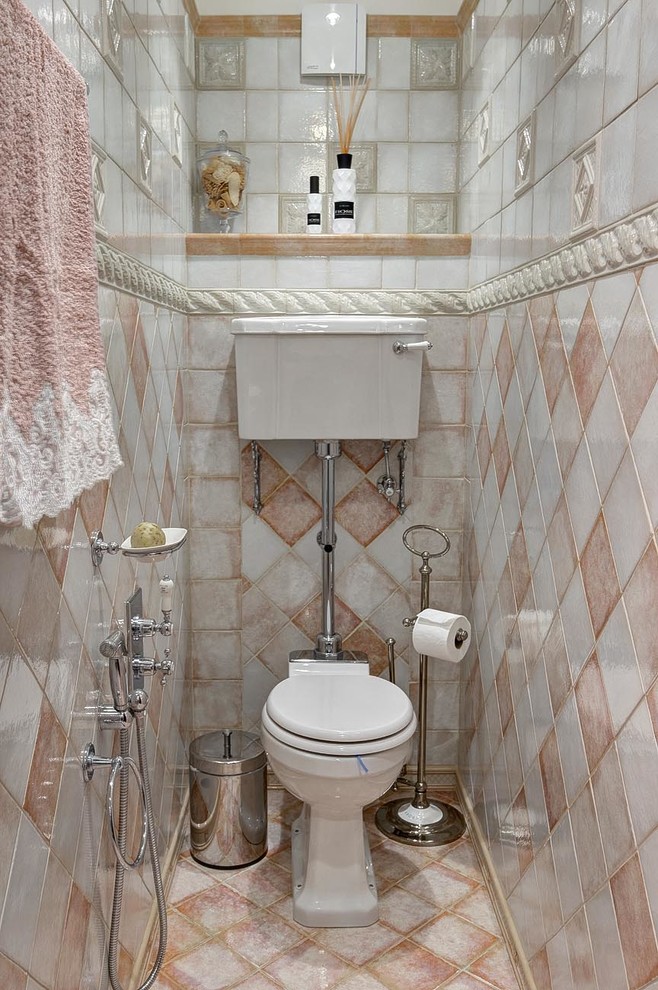 Bathroom - rustic 3/4 bathroom idea in Moscow