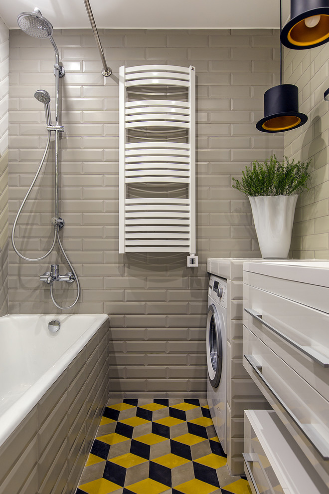 Источник вдохновения для домашнего уюта: ванная комната в скандинавском стиле с акцентной стеной