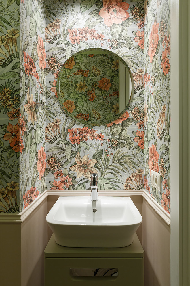 Ispirazione per un bagno di servizio minimal con piastrelle beige, pareti multicolore e lavabo a bacinella