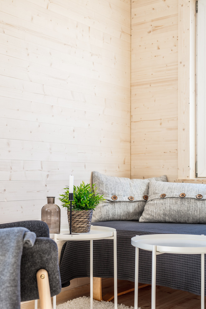 Idéer för små skandinaviska vardagsrum, med ljust trägolv