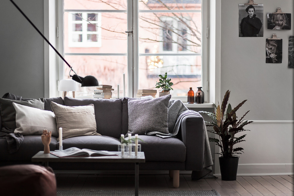 Photo of a scandi living room in Stockholm with a dado rail.