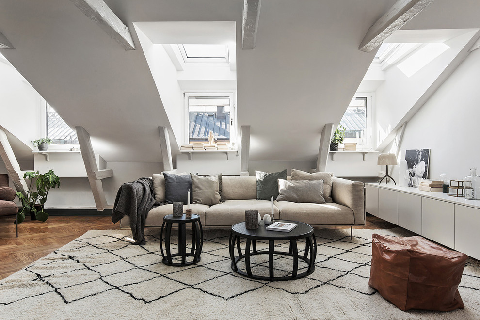 Идея дизайна: парадная, открытая гостиная комната среднего размера в скандинавском стиле с белыми стенами и паркетным полом среднего тона без телевизора