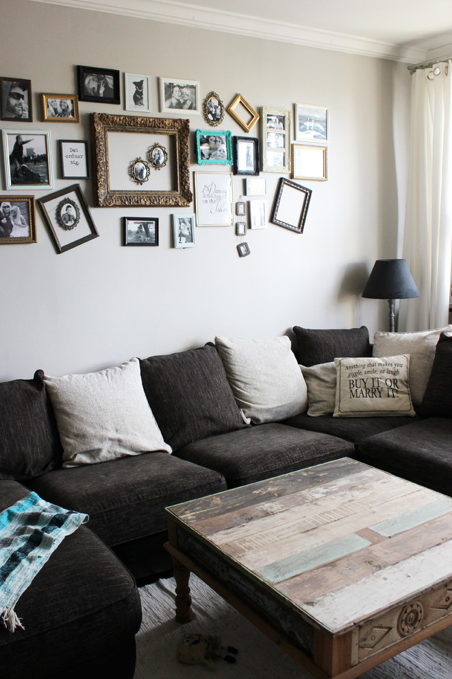 Inspiration for a vintage living room in Gothenburg.