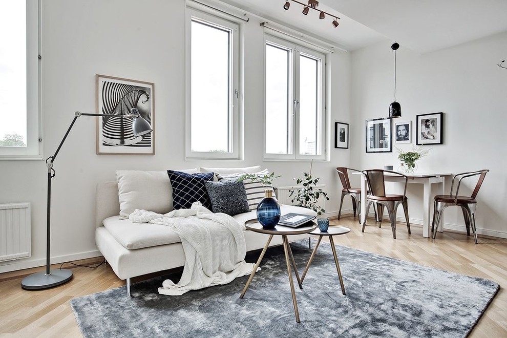 Свежая идея для дизайна: открытая, парадная гостиная комната среднего размера в скандинавском стиле с белыми стенами и светлым паркетным полом без телевизора - отличное фото интерьера