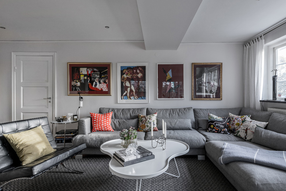Свежая идея для дизайна: изолированная гостиная комната среднего размера в современном стиле с белыми стенами - отличное фото интерьера