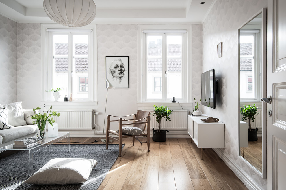 Inspiration för ett nordiskt separat vardagsrum, med vita väggar och en väggmonterad TV
