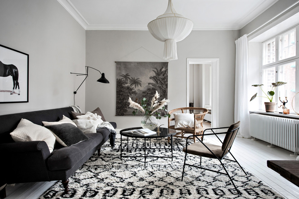 Idéer för att renovera ett nordiskt vardagsrum, med grå väggar, målat trägolv och vitt golv