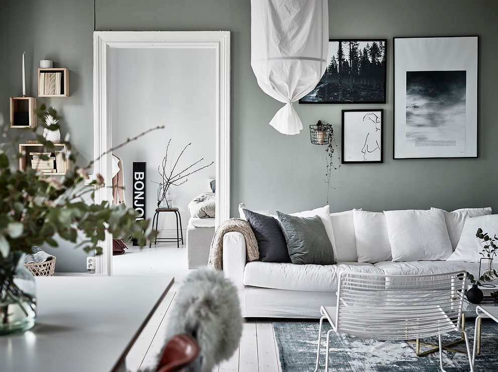 Photo of a scandinavian living room in Gothenburg with feature lighting.
