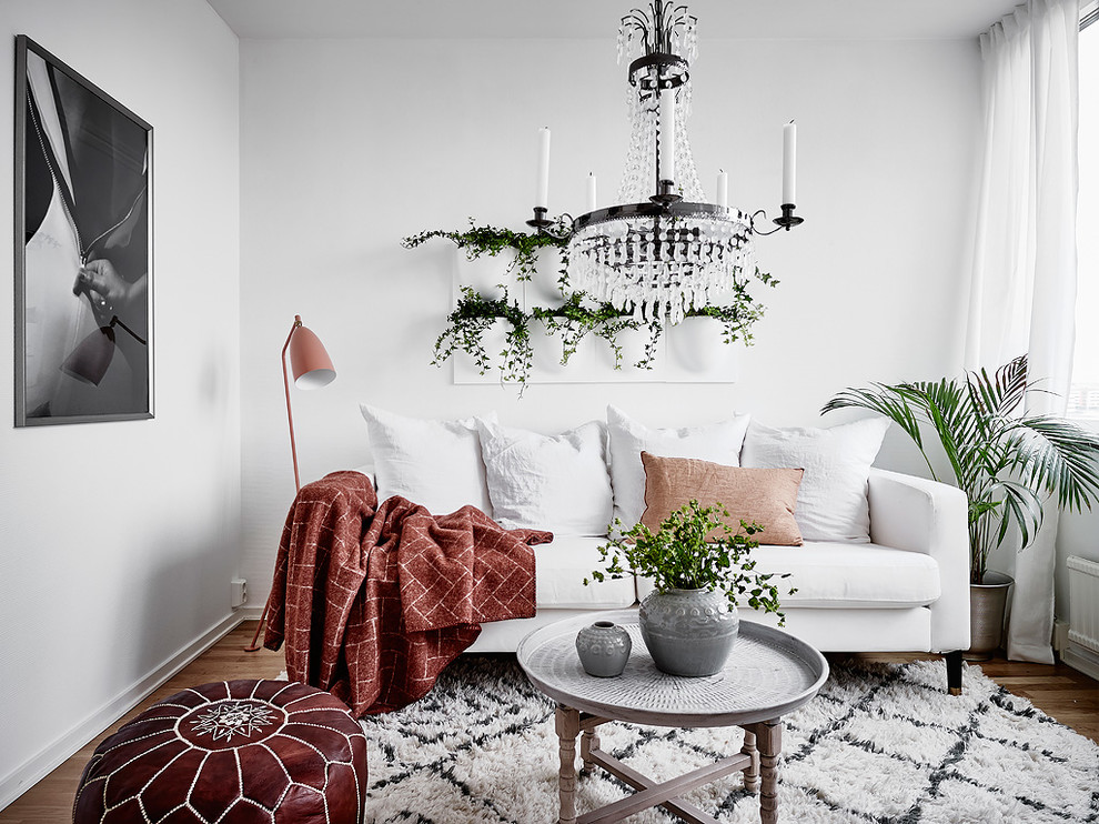 Inspiration för ett skandinaviskt vardagsrum, med vita väggar