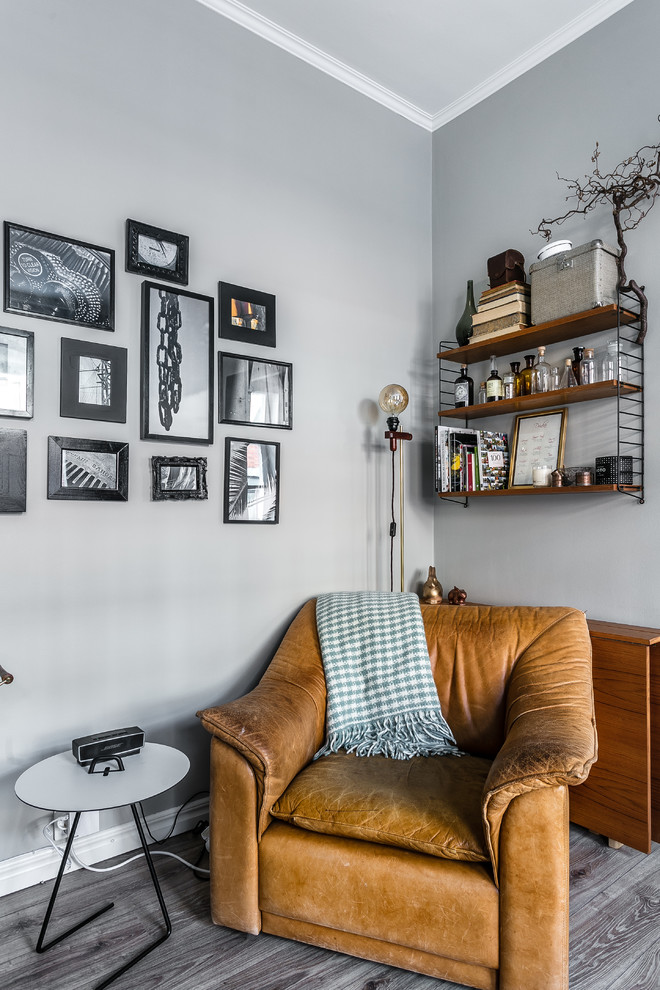 Inspiration för små skandinaviska vardagsrum, med grå väggar