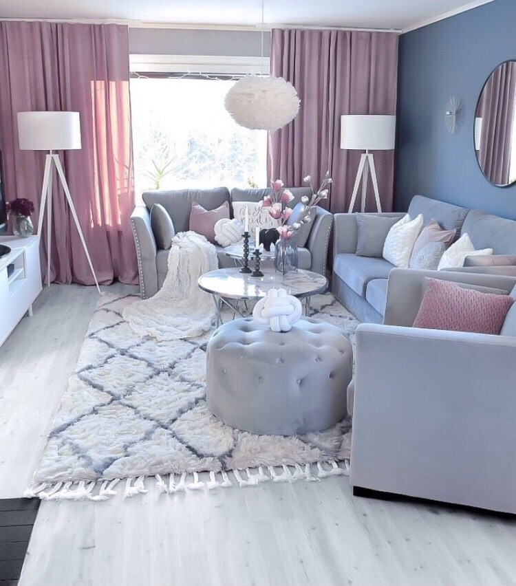 Idee per un soggiorno tradizionale con pareti blu e pavimento bianco