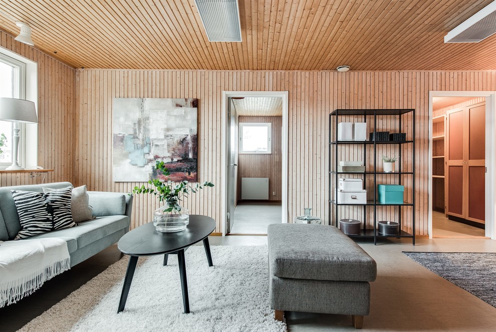 Imagen de salón cerrado escandinavo de tamaño medio sin chimenea con suelo de madera en tonos medios y suelo beige