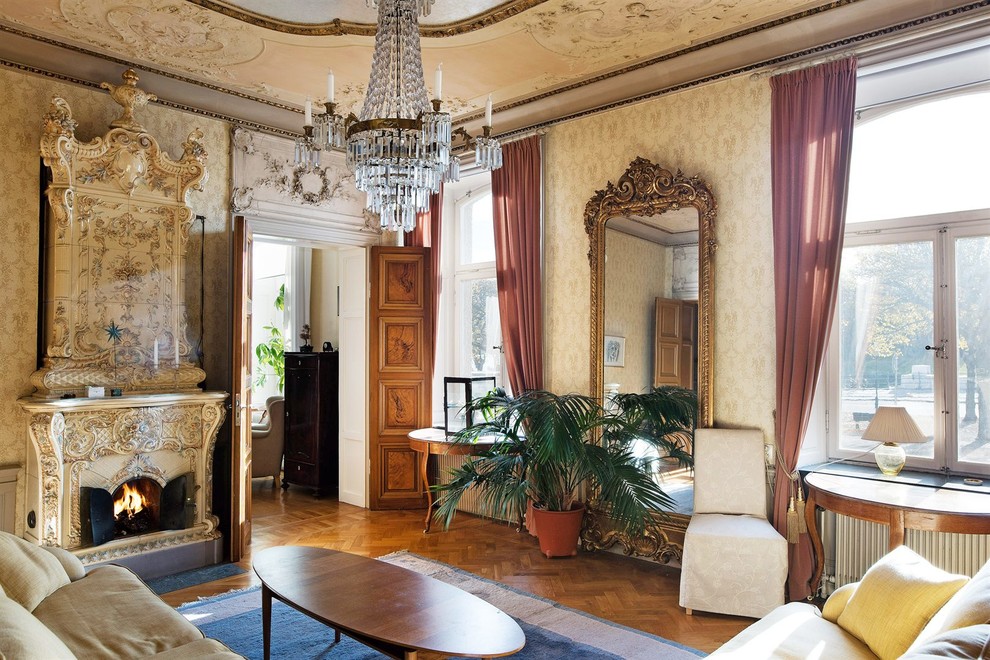 Пример оригинального дизайна: гостиная комната в викторианском стиле