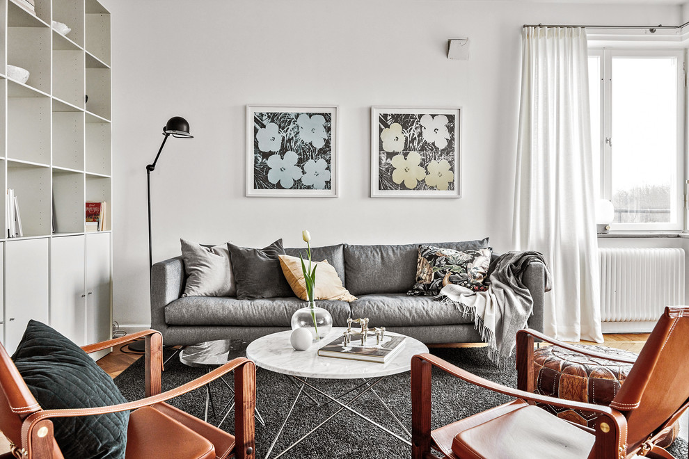 Idee per un soggiorno minimalista con pareti bianche