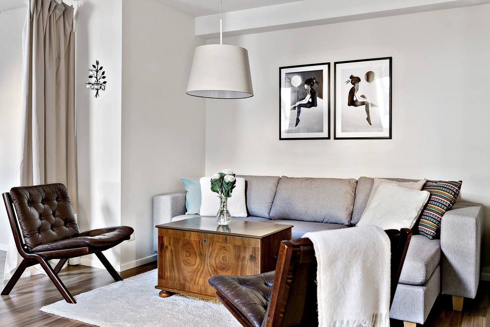 Свежая идея для дизайна: парадная гостиная комната среднего размера в стиле неоклассика (современная классика) с серыми стенами и темным паркетным полом без телевизора - отличное фото интерьера