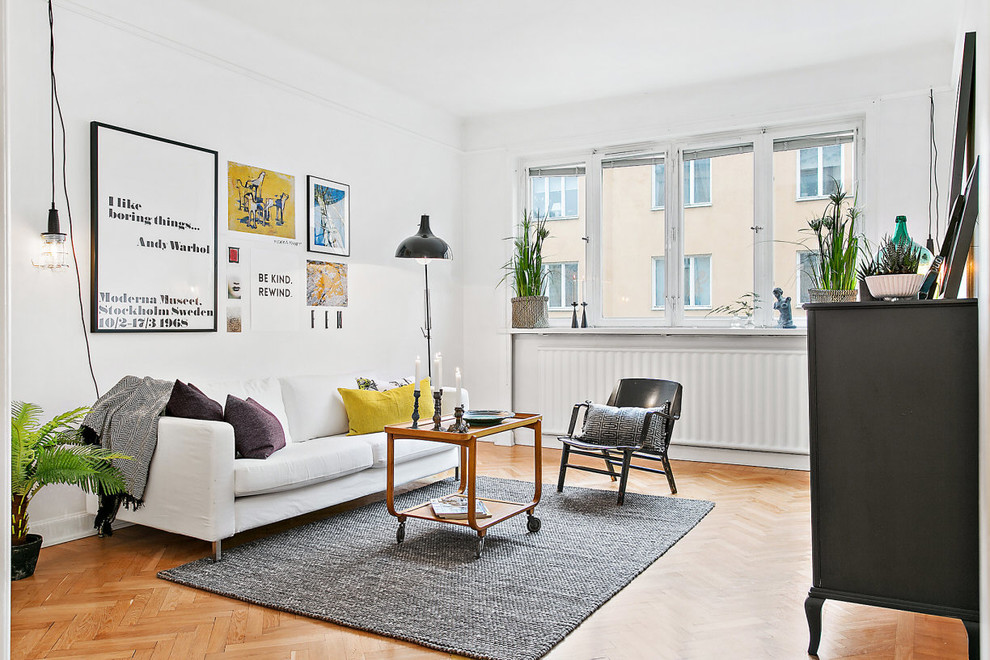 Свежая идея для дизайна: парадная, открытая гостиная комната среднего размера в скандинавском стиле с белыми стенами и паркетным полом среднего тона без камина, телевизора - отличное фото интерьера