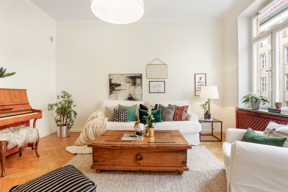 Inspiration for a rustic living room remodel in Stockholm