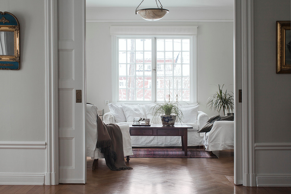 Inspiration for a timeless living room remodel in Stockholm