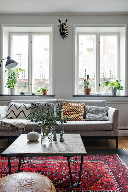 How to Decorate a Coffee Table | Houzz