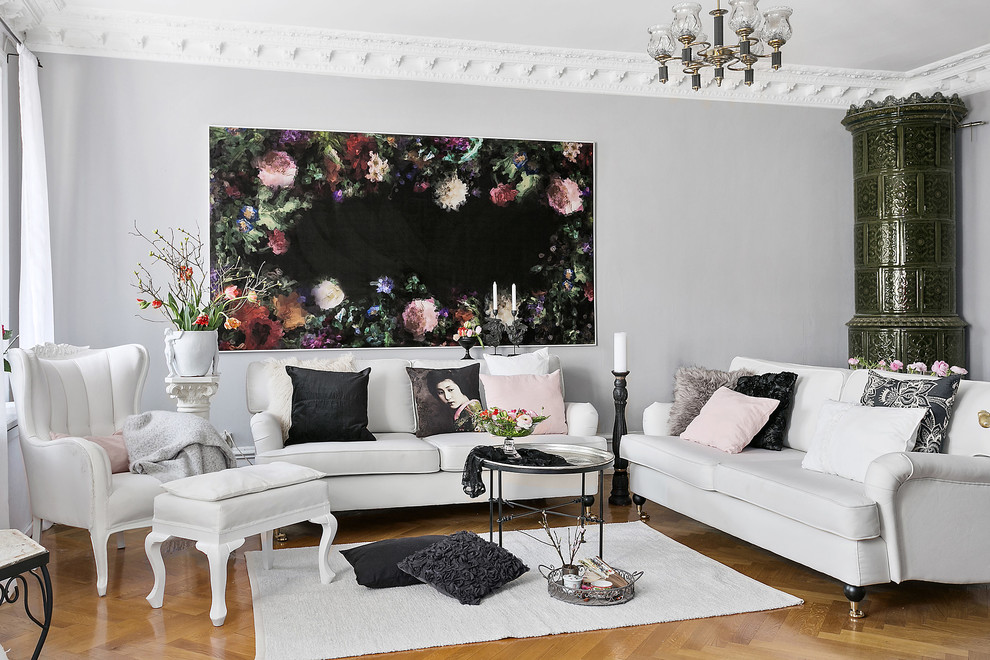 Inspiration för stora skandinaviska vardagsrum, med ett finrum, en öppen vedspis, grå väggar och mellanmörkt trägolv