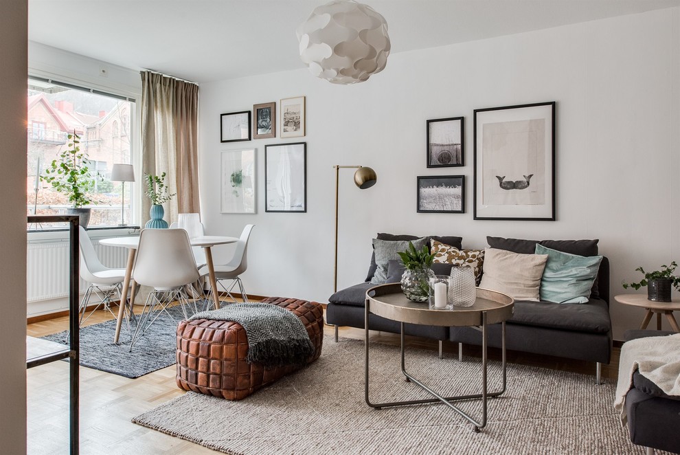 Scandinavian living room in Gothenburg with white walls.