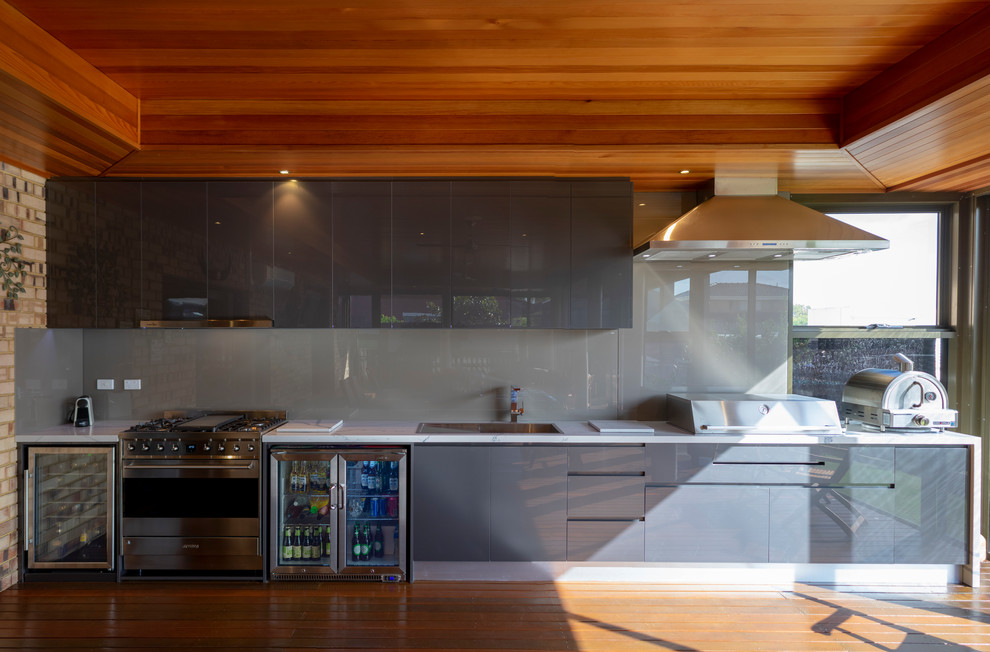 Alfresco in Booragoon, WA Modern Porch Perth by Joyce Kitchens
